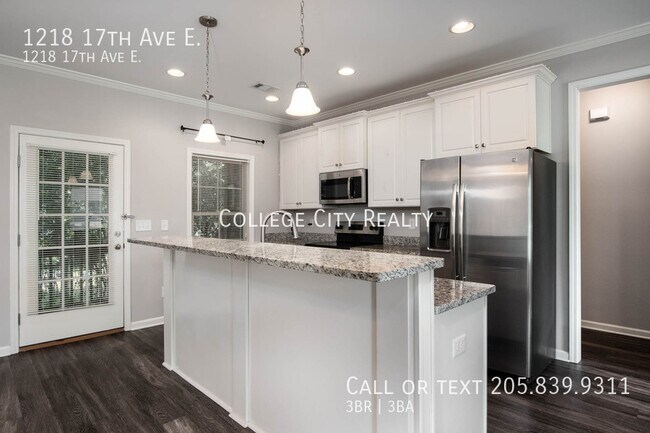 Building Photo - 1218 17th Ave E