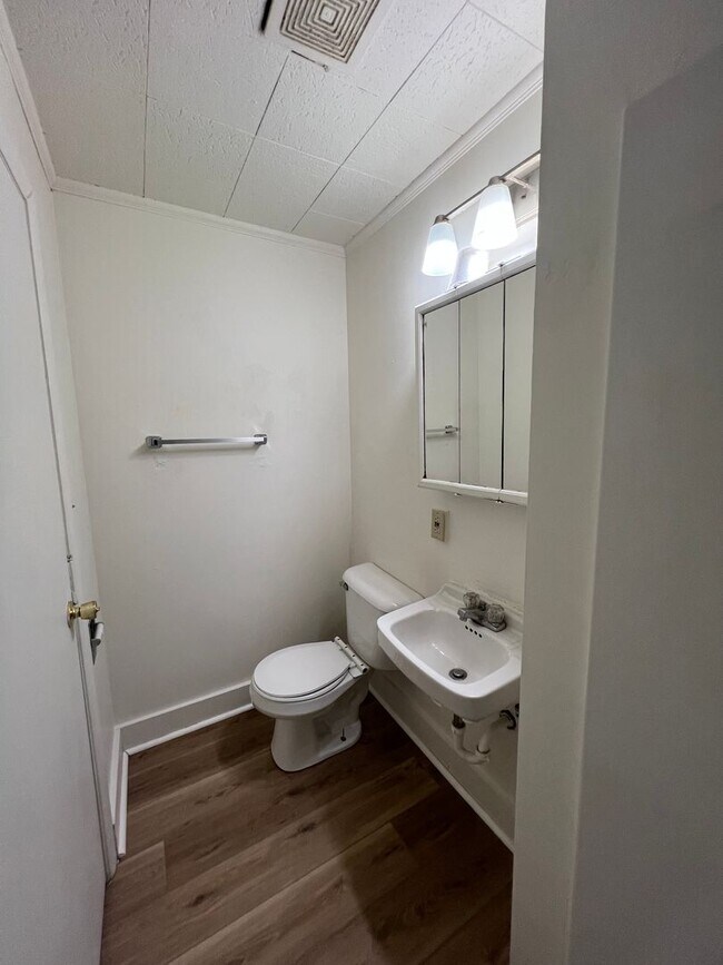 Building Photo - 217 W Irving Ave