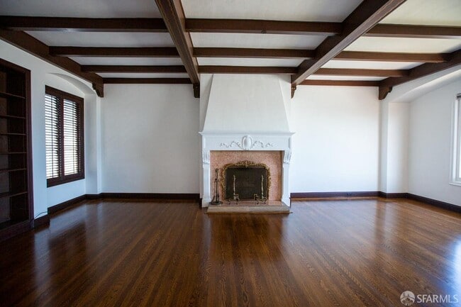 Building Photo - 876 Green St