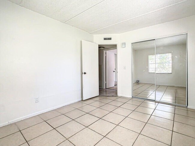 Building Photo - 714 Michigan Ct