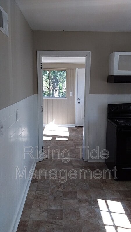 Building Photo - 605 Robison Dr