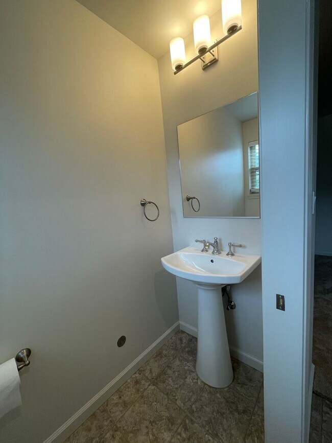 Building Photo - Kahoma Village 3 Bedroom Townhome