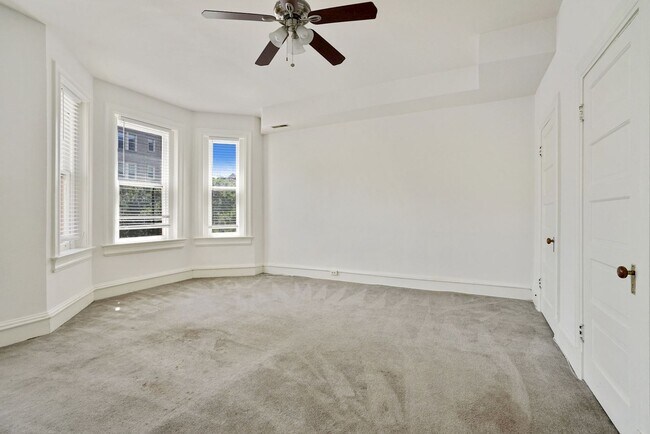 Building Photo - Professionally Managed// 3 Bedroom 2 Bathroom Condo // Kalorama/Dupont Circle// 1 Parking Spot In...