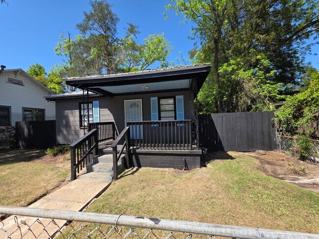 Building Photo - 206 W 60th St