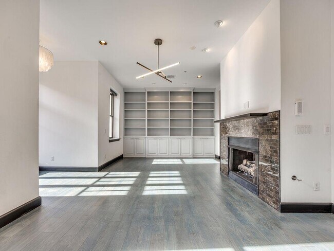 Building Photo - 109 NE 3rd St