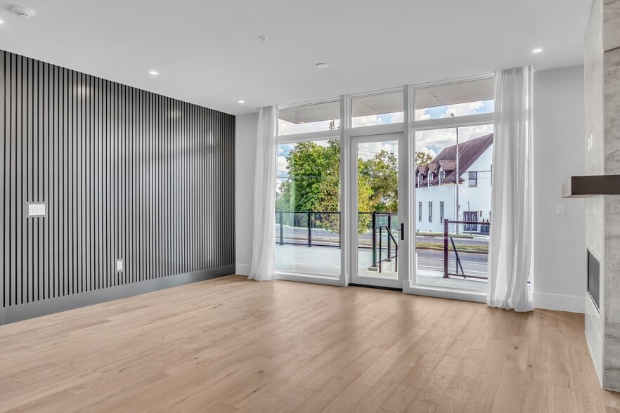 Building Photo - 321 31st Ave N