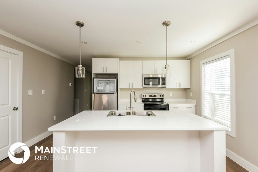 Building Photo - 2116 Belzise Terrace