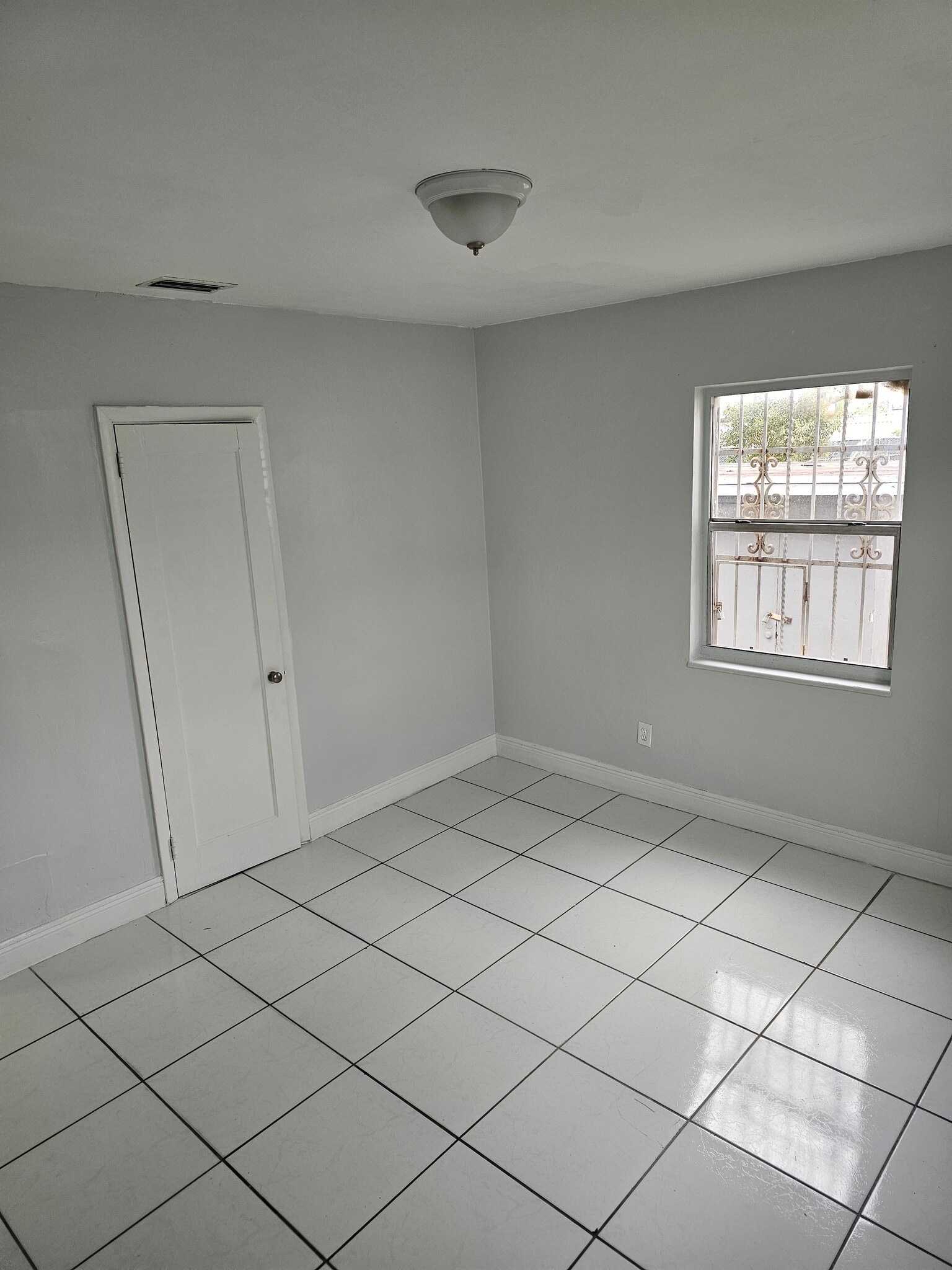 Building Photo - 1240 Rutland St