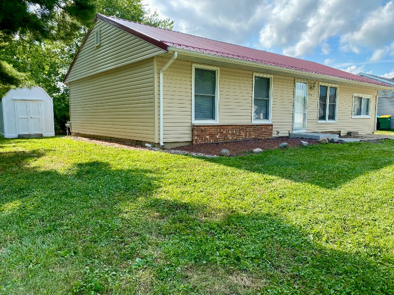 Primary Photo - 1594 E Mason Dixon Dr