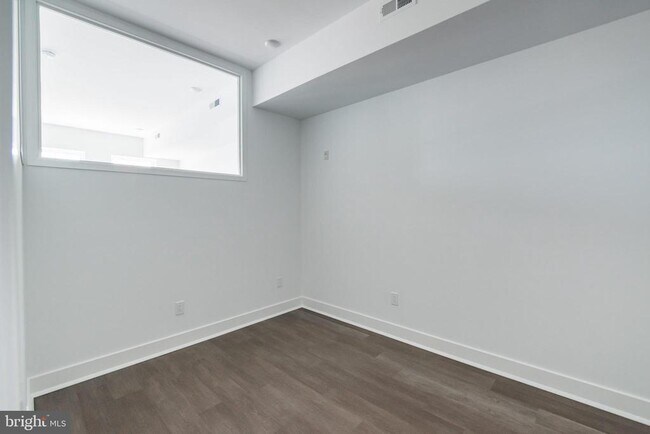 Building Photo - 813 N Broad St