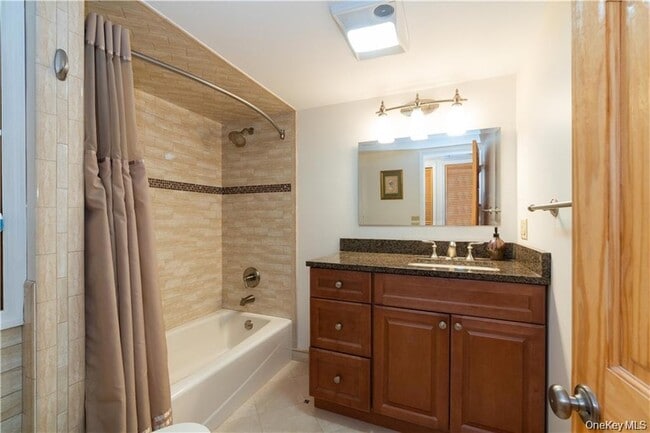 Building Photo - 401 Nichols St