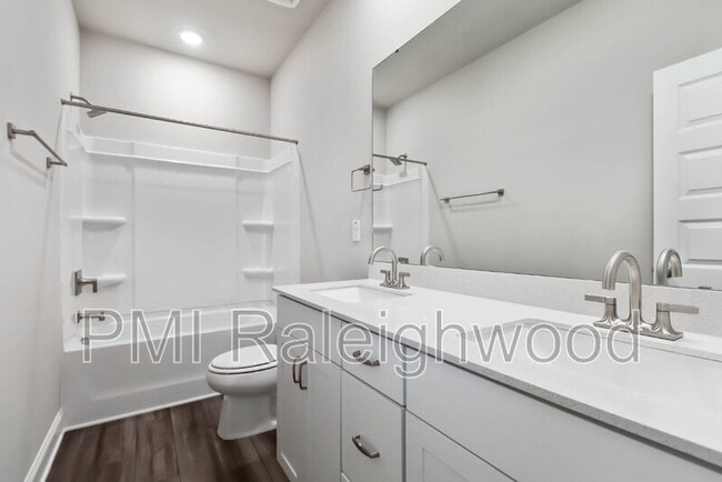 Building Photo - 1245 S Blount St