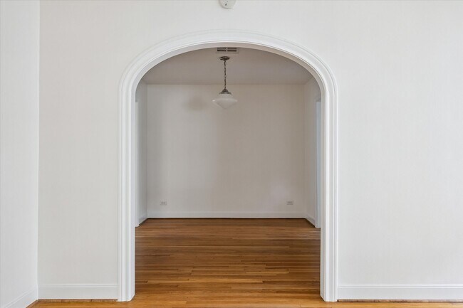 Building Photo - 326 W 22nd St