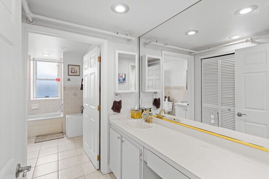 Building Photo - 142 N Bread St