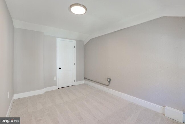 Building Photo - 369 E Hector St