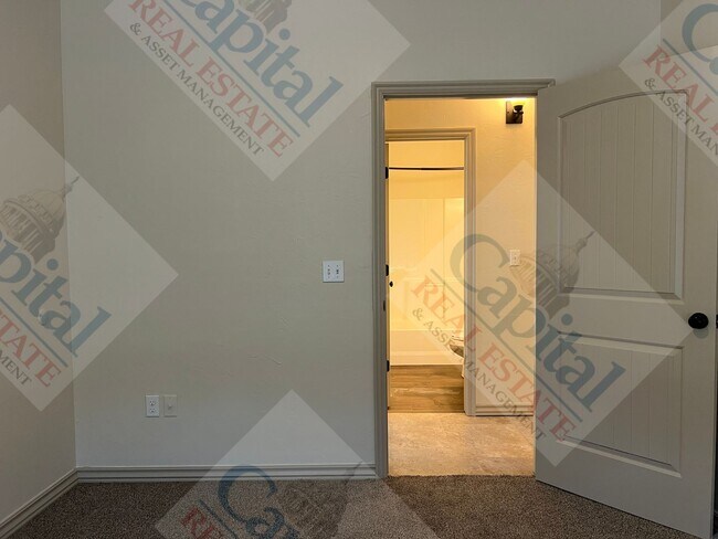 Building Photo - 20630 Frontier Pl