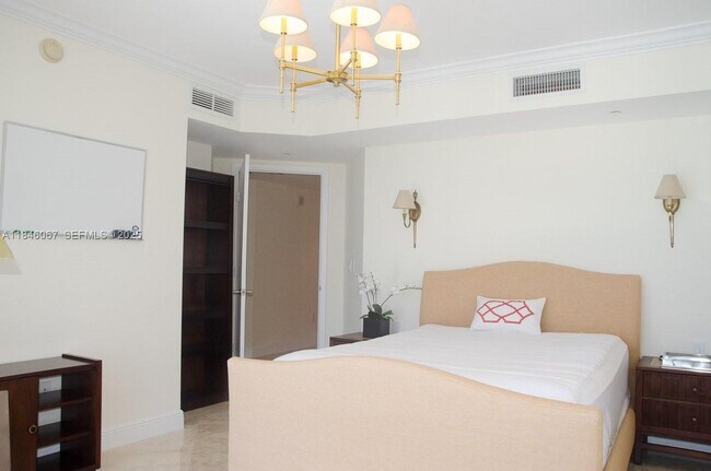 Building Photo - 17201 Collins Ave