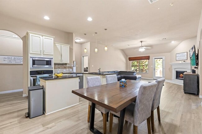 Building Photo - 20921 Windmill Ridge St