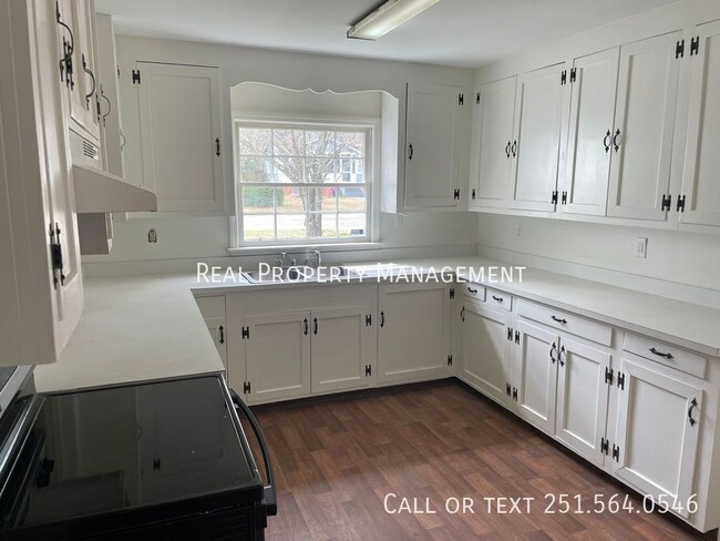 Building Photo - 2456 McLaughlin Dr