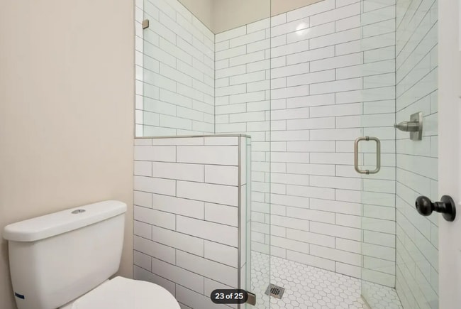 En suite shower - 849 Cherokee Ave