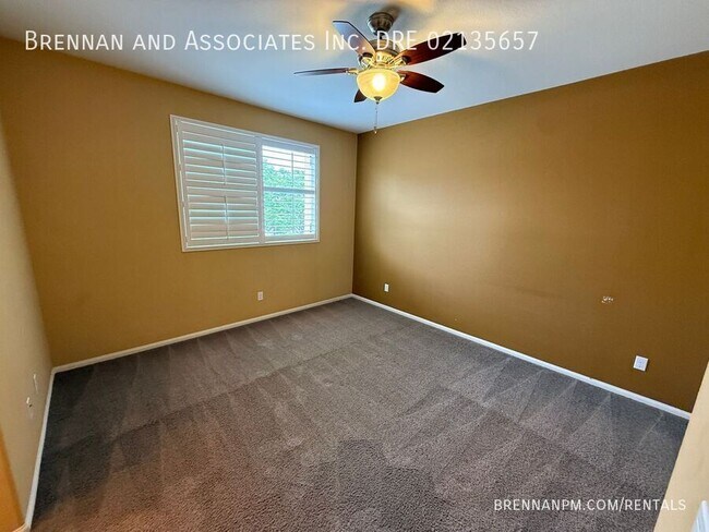 Building Photo - 1410 Heron St