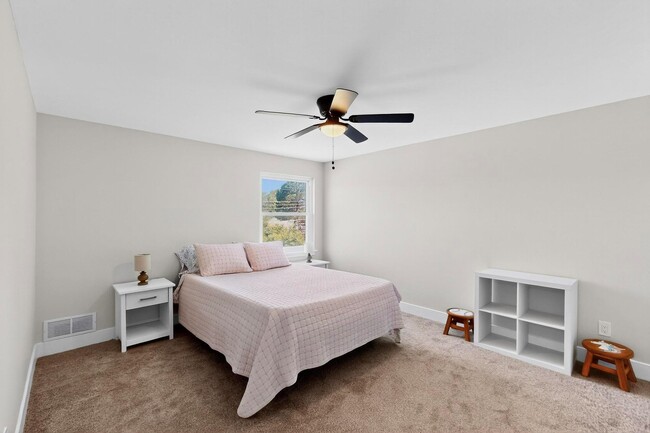 Building Photo - 10132 Medlock Dr