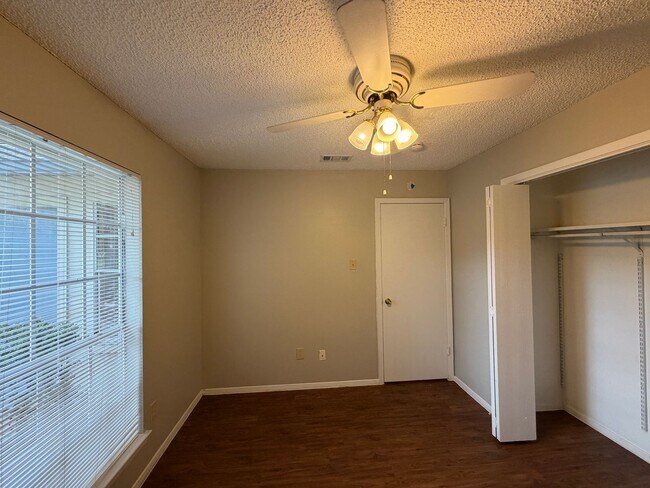Building Photo - 12102 Arrowwood Dr