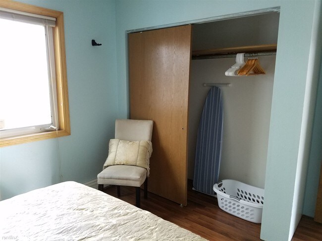 Building Photo - 2 br, 1 bath 4plex - 4834 Da Niece St Apar...