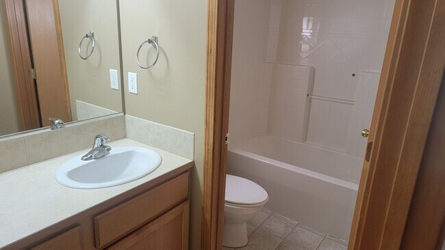 Building Photo - Great 3-bedroom Home In The Valley On Cul-...