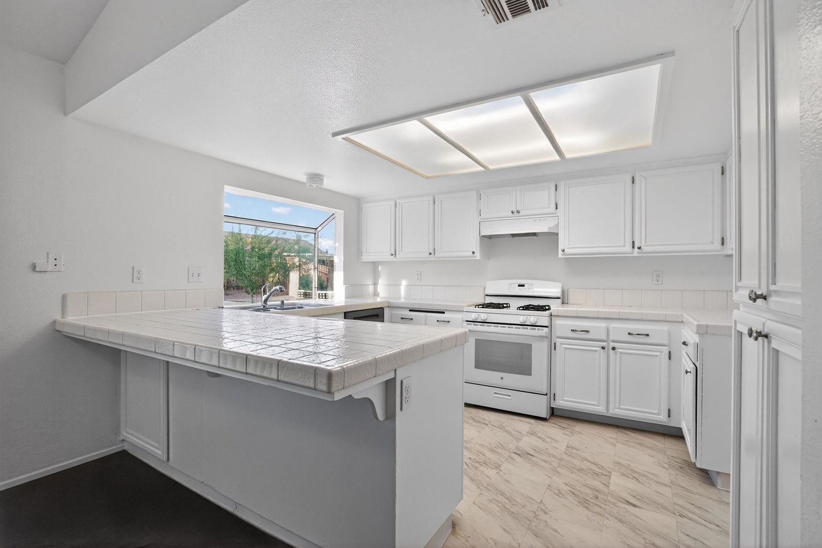 Building Photo - 705 Desert Calico Dr