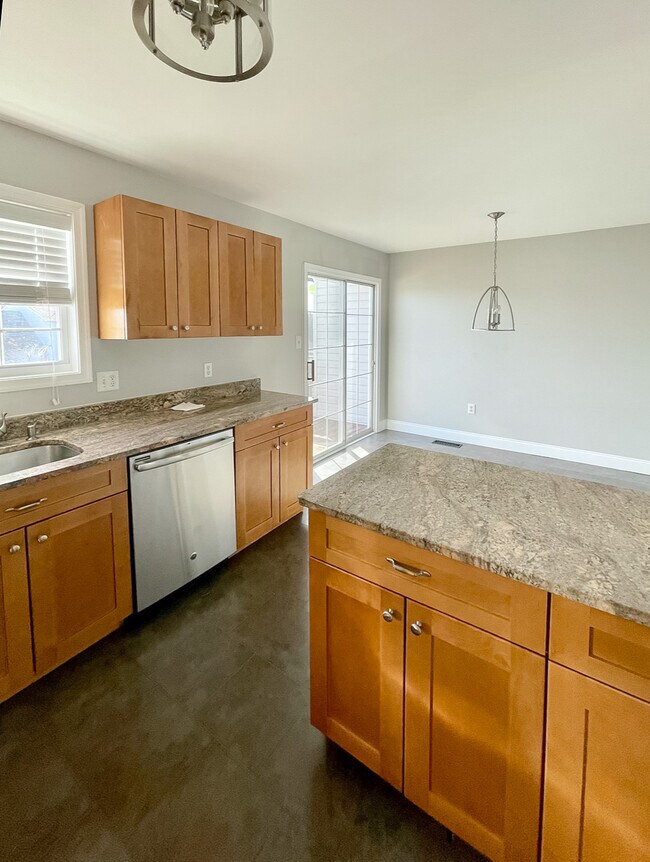 Kitchen - 156 Versailles Ct