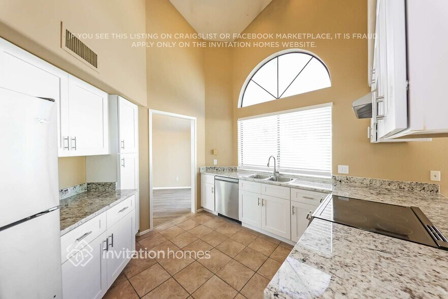 Building Photo - 938 E Rockwell Dr