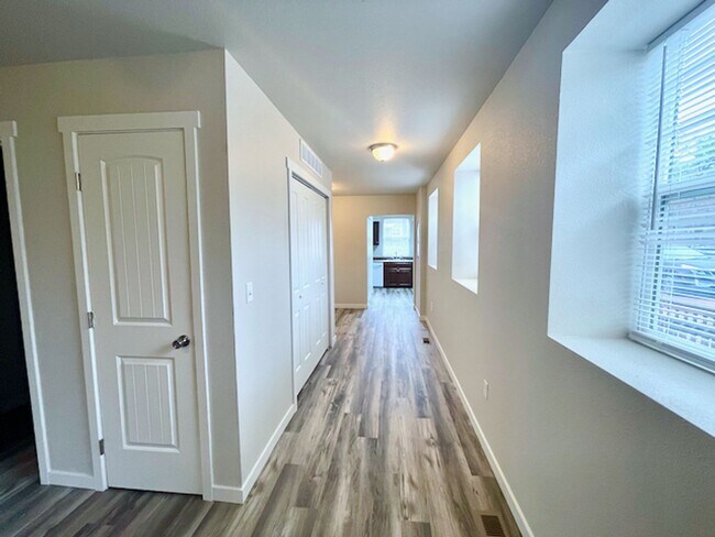 Building Photo - 2101 E Willamette Ave