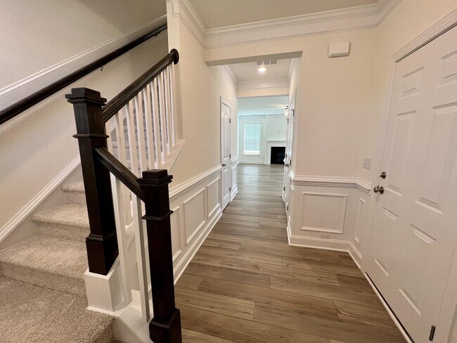 Building Photo - 324 Highview Dr