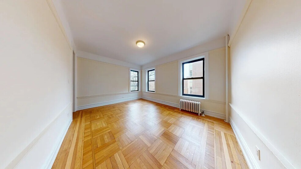 Building Photo - 656 W 204th St
