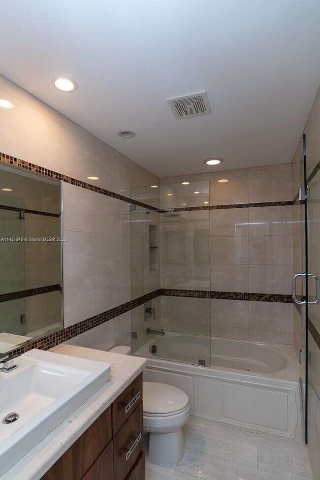 Building Photo - 76 Isle of Venice Dr