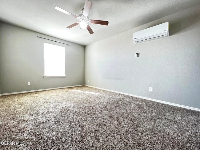Building Photo - 913 Galaxia Dr