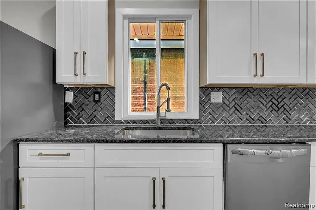 Building Photo - 1502 Virginia Park St