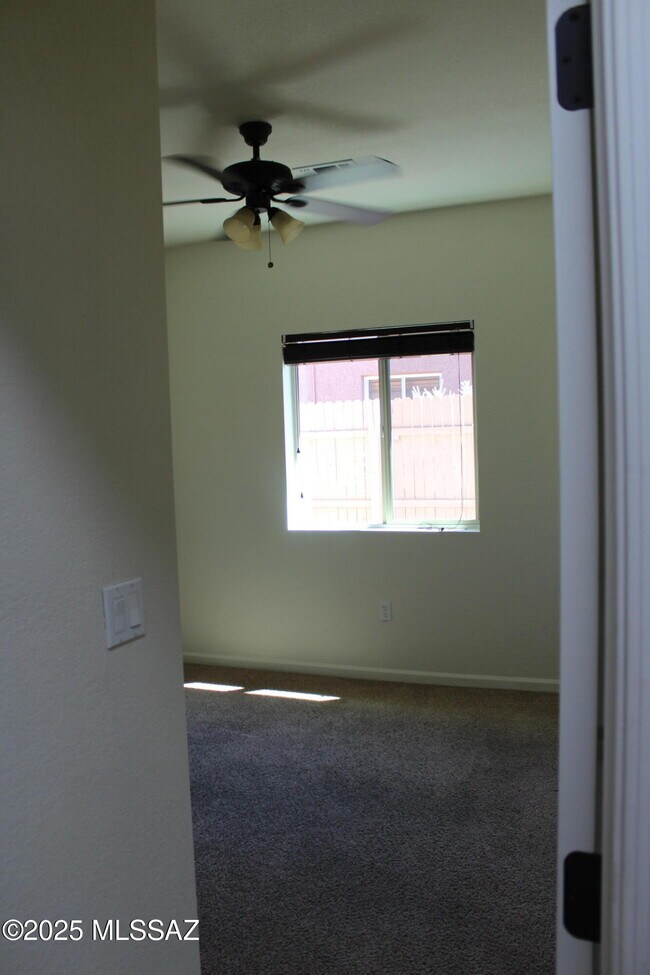 Building Photo - 2635 N Fremont Ave