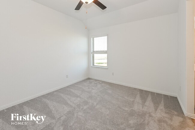 Building Photo - 9611 Pleasant Way
