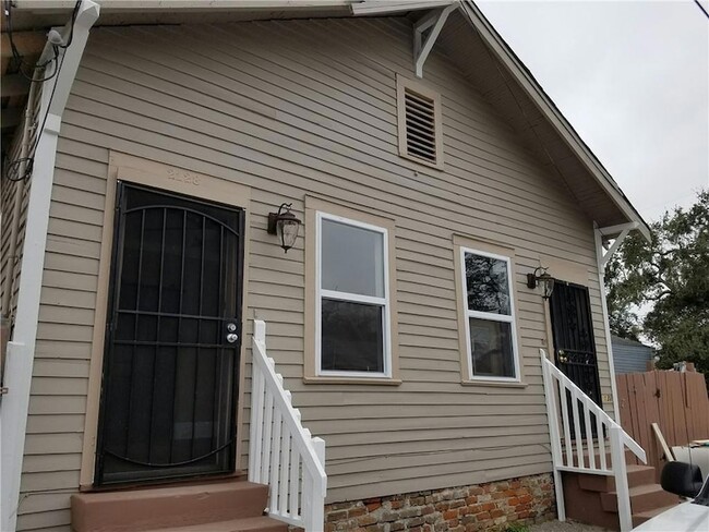 Primary Photo - 2128 Clara St