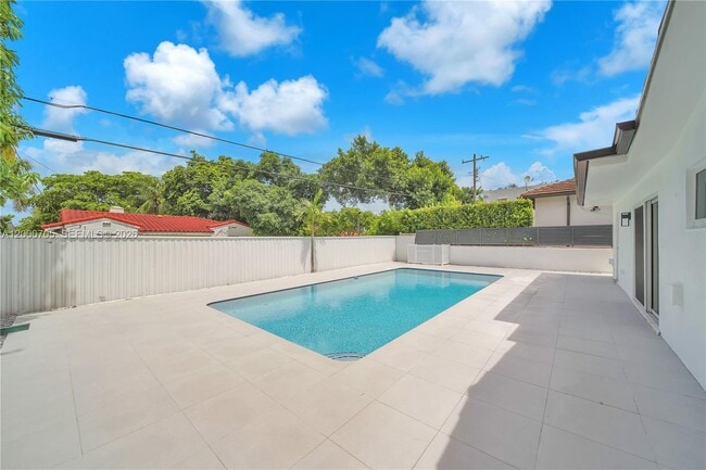 Building Photo - 2311 SW 23rd St