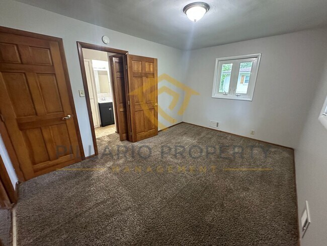 Building Photo - Spacious Warren Township, 3 Bedroom/1.5 Ba...