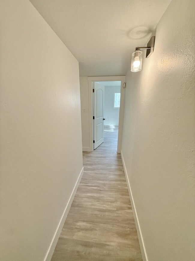Building Photo - 288 W Diagonal #A 3 Bed/2 Bath