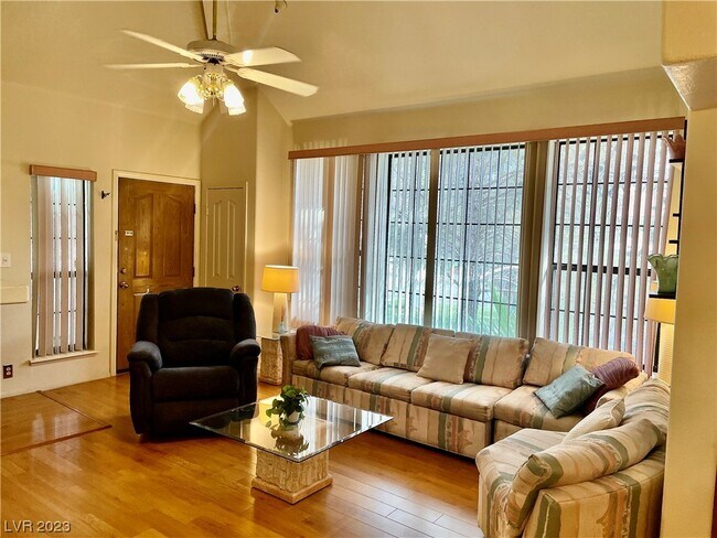 Building Photo - 2611 Durango Dr