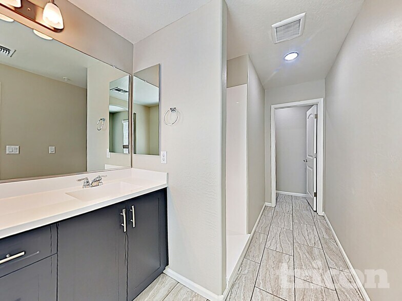 Building Photo - 12541 W Hummingbird Terrace