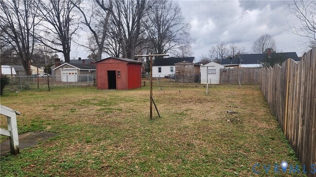 Building Photo - 428 Roslyn Ave