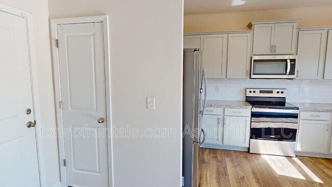 Building Photo - 354 Tavernier Ln