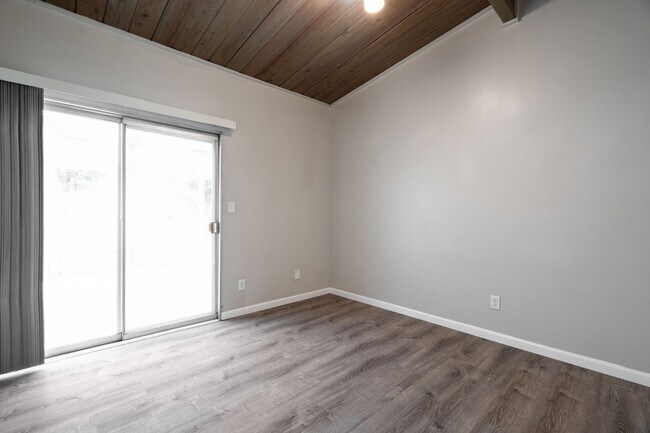 Building Photo - Attached garage!