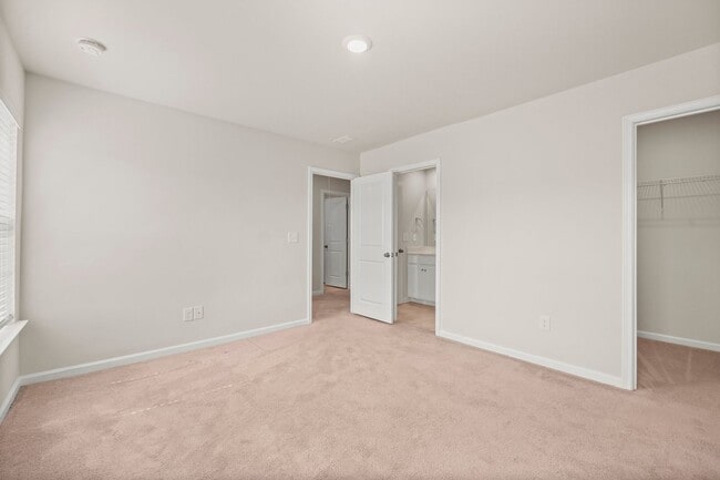 Building Photo - Stunning home in desirable Chateau community